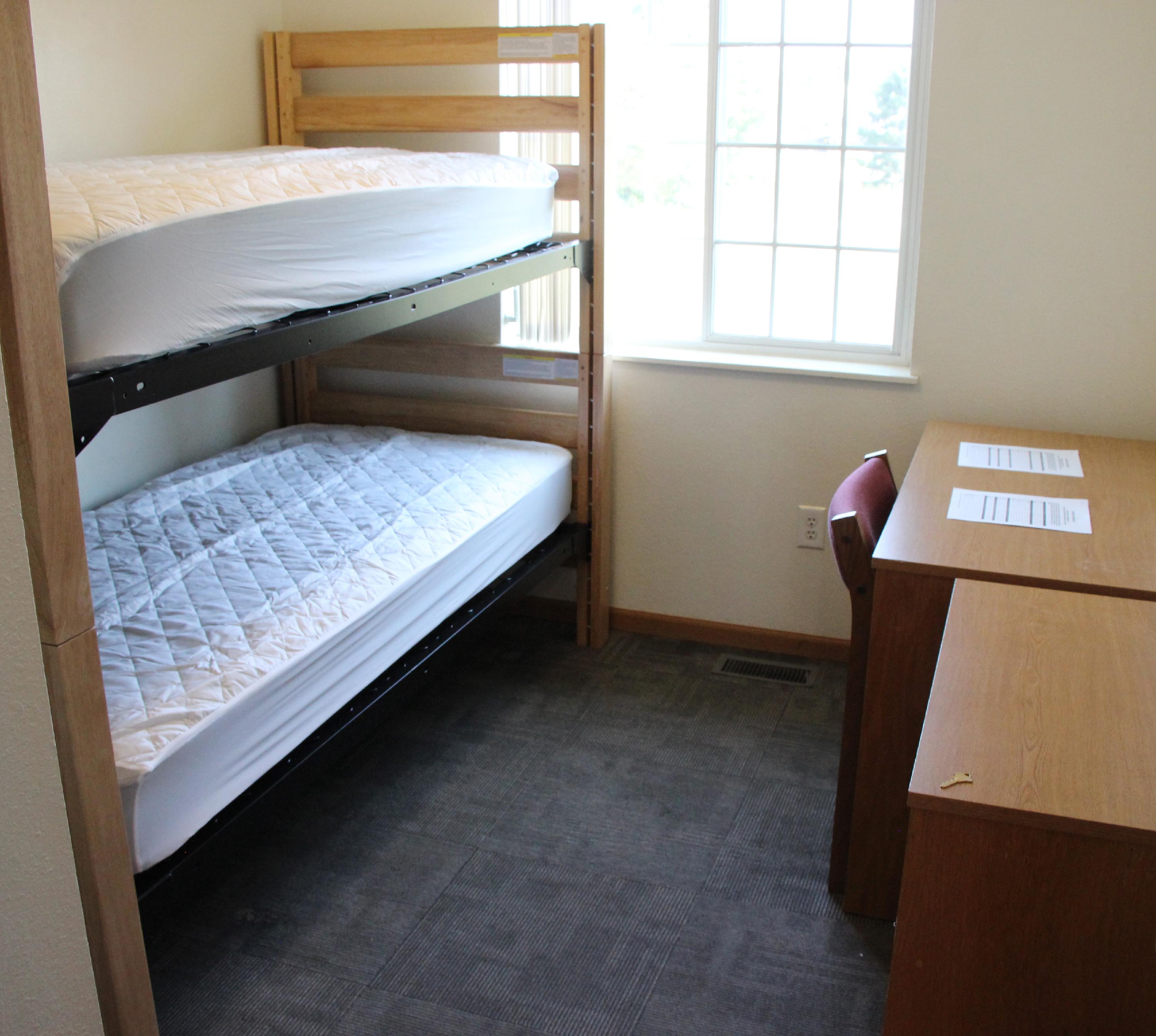 A bedroom featuring 2 bunkbeds