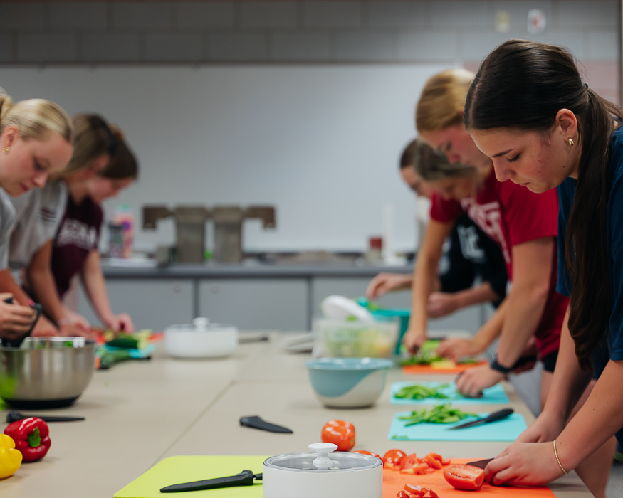 ACC's 2026-2027 Volleyball team enjoys a cooking class